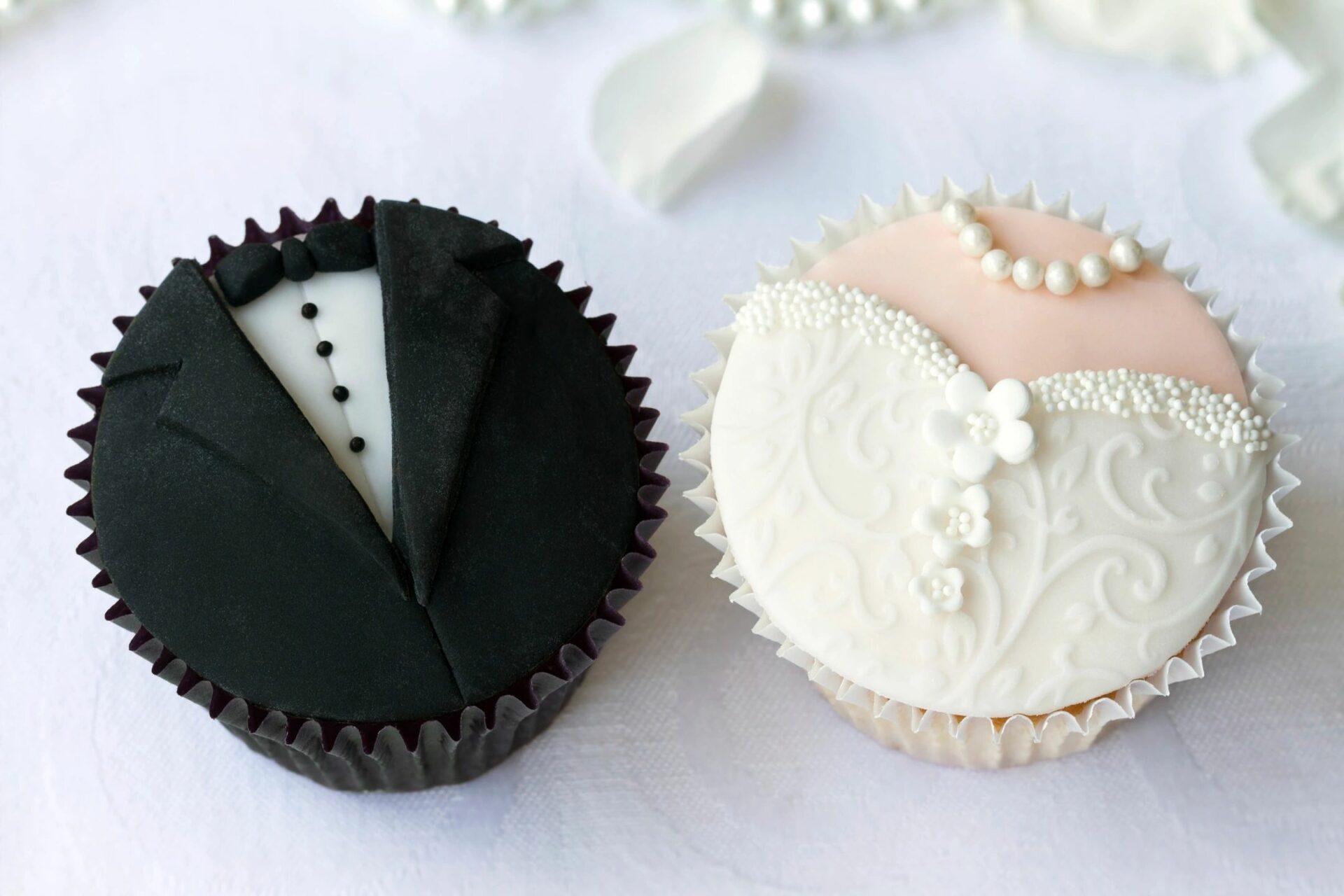cupcakes for bride and groom