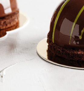 A chocolate cake sitting on top of a plate.